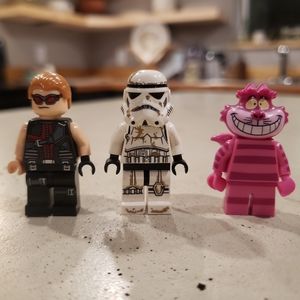 Disney legos figurines(hawkeye, storm trooper, Cheshire cat)
